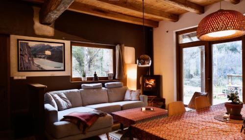 Montagut Apartment | Pont de Valenti Mountain Retreat