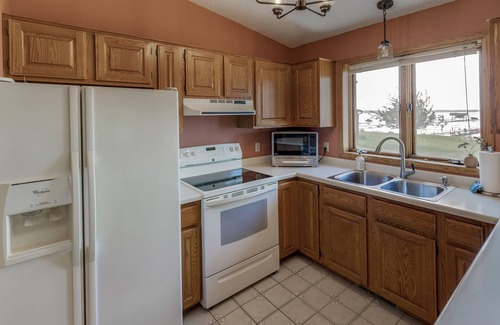 Brainerd House | Pontoon Rental, Great Fishing, Guest House, Swimming off of Dock, & More!