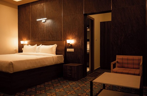 Mysore Hotel | Poojaris Niranthara Kabini