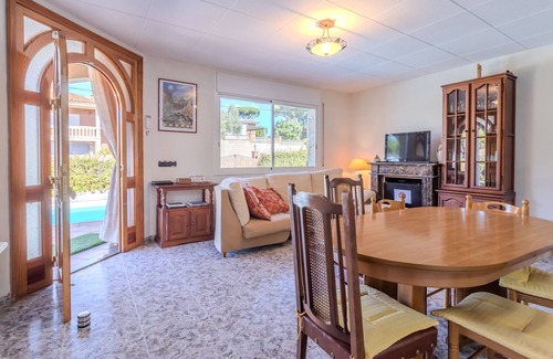 Sils Villa | Pool and Nature 20 km from the Beaches