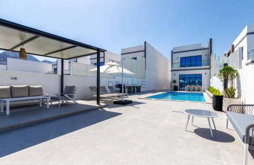 Sharm Villa | Pool and Sea Views 3BR and Assistant's Room Villa with Beach Access and BBQ Facilities, Sharm - Al Dana Villa, Al Dana Island by Deluxe Holiday Homes