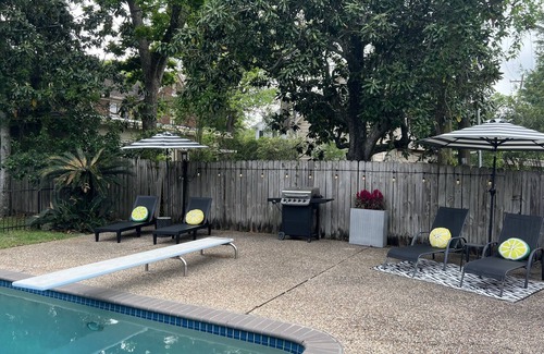 Oaks Historic District Apartment | Pool Cottage in Historic Old Town Beaumont