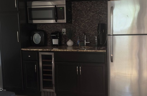 Houserville House | Pool + hot tub +Fire place + Deck fenced backyard 7 min from Penn state