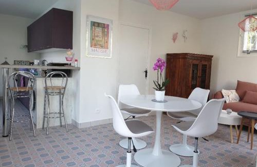 Chateauneuf-Grasse House | Pool House Matisse in large park with heated pool
