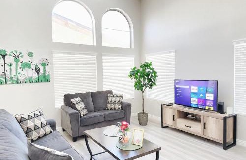 Summerlin Villa | Pool House Newly Remodeled 3bed 3bath Near DT Summerlin and Red Rock