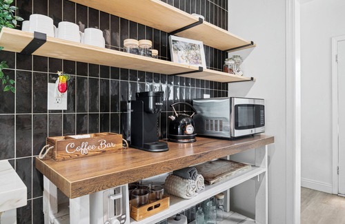 Inglewood House | Pool House Retreat near LAX, SoFi, DTLA & Beaches