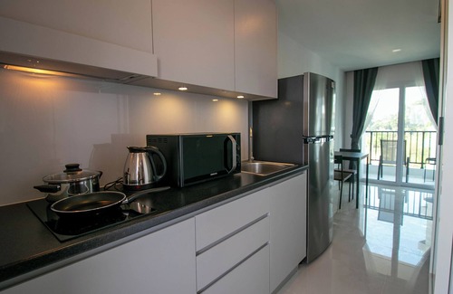 Rayong Condo | Pool view balcony 1 bdrm, modern style w Wi-Fi and AC near the beach