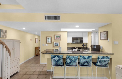 Gulf Pines Condo | Pool View | Screened-in Balcony | Free Seasonal Beach Chair Service