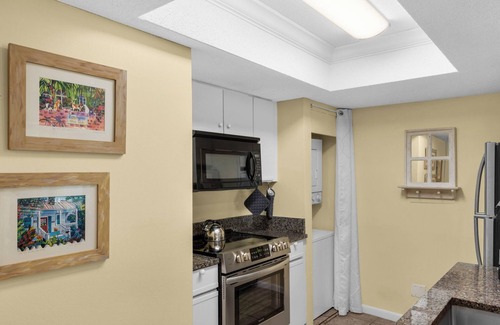 Gulf Pines Condo | Pool View | Screened-in Balcony | Free Seasonal Beach Chair Service