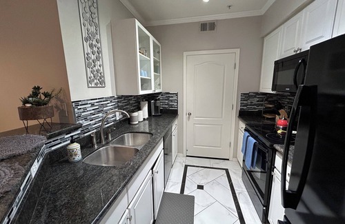 Huntcroft Apartment | Pool Views located in the Uptown Camelback Corridor close to Biltmore
