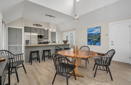 Chincoteague House | Poole's Cove - Waterfront; Main Street!