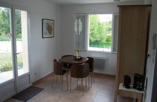 Segonzac Villa | Poolside Apartment in Segonzac