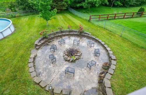 Walton House | Poolside Paradise Near the Ark