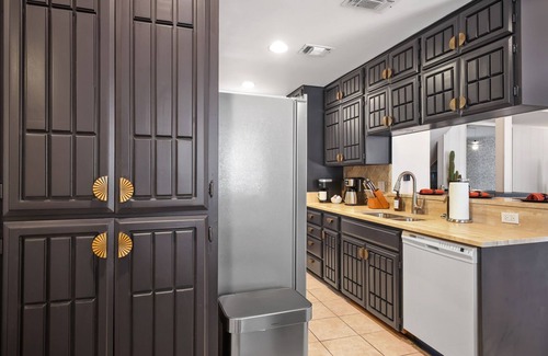 North San Antonio - SAT House | Poolside Pickleball Heated Pool Sleeps 20!