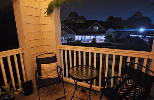 Deco Apartment | Poolside - Roomy - 2-Bedroom Apartment Close to Hobby Airport