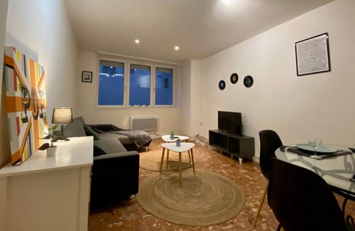 Nevers Apartment | Pop Boulevard