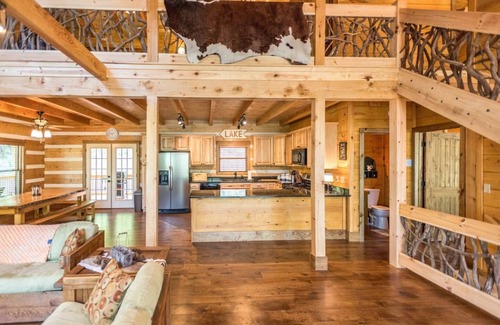 Blairsville Cabin | Pop's Mountain Lodge on Lake Nottley. 5 bdrms-Wifi- jacuzzi-outdoor fire pit