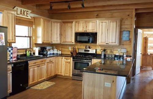 Blairsville Cabin | Pop's Mountain Lodge on Lake Nottley. 5 bdrms-Wifi- jacuzzi-outdoor fire pit