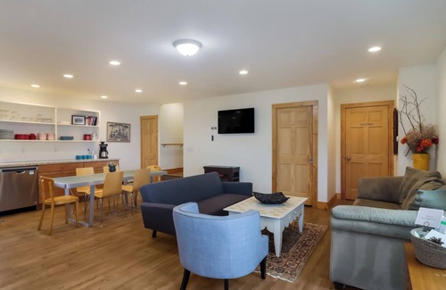 Frankfort House | Poplar at Lake Bluff Preserve-Spectacular Lake Michigan Views-Sleeps 8