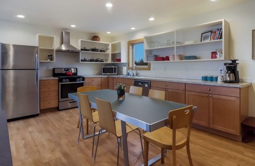 Frankfort House | Poplar at Lake Bluff Preserve-Spectacular Lake Michigan Views-Sleeps 8