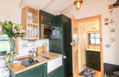 Redmile Cottage | POPPIE'S SHEPHERDS HUT AT SHEPHERDS LODGE RETREAT AND WELLNESS in Redmile