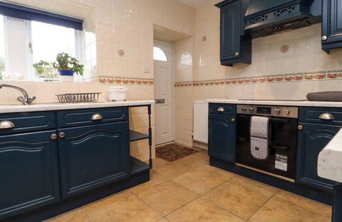 Wadsworth Cottage | POPPLES BARN, pet friendly, with a garden in Hebden Bridge