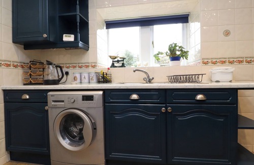 Wadsworth Cottage | POPPLES BARN, pet friendly, with a garden in Hebden Bridge