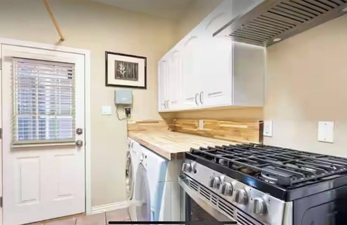Austin Apartment | Poppy’s Place: Charming 2-bedroom apartment with WiFi, AC in delightful Austin