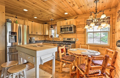 Blakely Cabin | Porch, Fire Pit + Valley Views: Blakely Cabin!