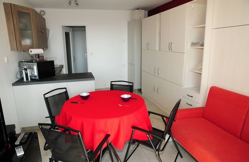 Toulon - Hyeres Apartment | Port d'Hyères, renovated studio, 3 people, terrace, sea view, 200m from the beach
