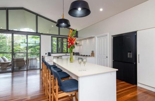 Mowbray House | Port Douglas Valley Magic