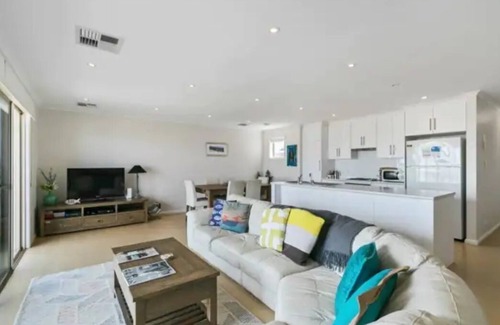 Port Hughes House | Port Hughes- Luxurious Extreme comfort and only a 7 minute stroll the the beach!
