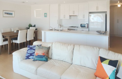 Port Hughes House | Port Hughes- Luxurious Extreme comfort and only a 7 minute stroll the the beach!