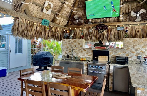 Key Largo House | Port largo,Key Largo water front 2 b 2.5b, pool, gazebo, boat lift ‘& boat ramp