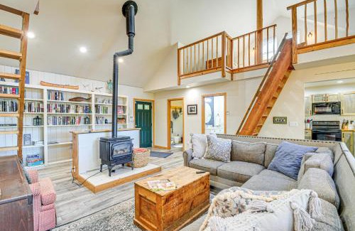 Burley House | Port Orchard Lakefront Cabin with Fire Pit and Grill!