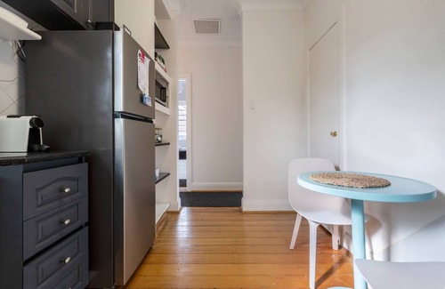 Albert Park Apartment | Port Phillip Bay Perfection in Albert Park