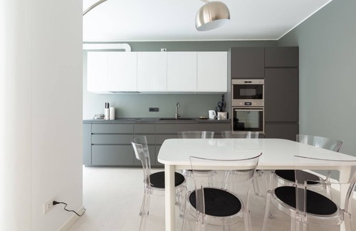 Varesine Apartment | Porta Nuova Spacious and Bright Apartment