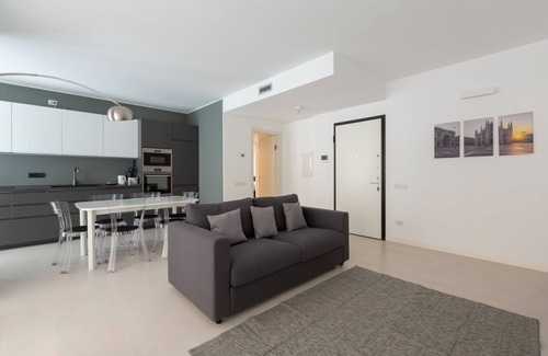 Varesine Apartment | Porta Nuova Spacious and Bright Apartment