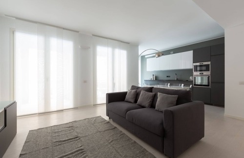 Varesine Apartment | Porta Nuova Spacious and Bright Apartment