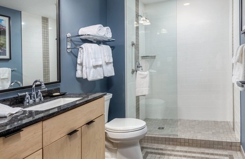 Old Town Chinatown Resort | Portland - Waterfront Park Resort 1bdr