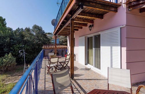 Markopoulo Mesogaias House | Porto Rafti Family 4BD Maisonette with Garden