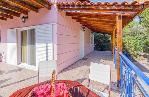 Markopoulo Mesogaias House | Porto Rafti Family 4BD Maisonette with Garden