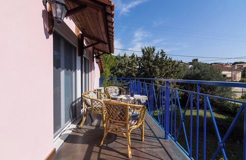 Markopoulo Mesogaias House | Porto Rafti Family 4BD Maisonette with Garden