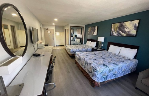 Central San Pedro Hotel | Portside Inn & Suites