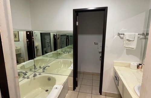 Central San Pedro Hotel | Portside Inn & Suites