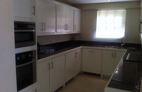 Douglas Apartment | Portzvue Charming 2-bedroom apartment with WiFi, AC nestled in St. Peter