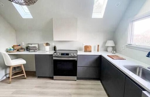 Pittsford House | *Posh 2BR in the Heart of the Pittsford Village*