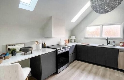 Pittsford House | *Posh 2BR in the Heart of the Pittsford Village*