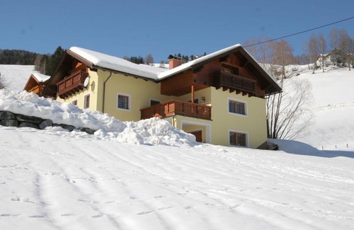 Rennweg am Katschberg Ski Chalet | Posh Villa in Rennweg am Katschberg with Wellness and Bar