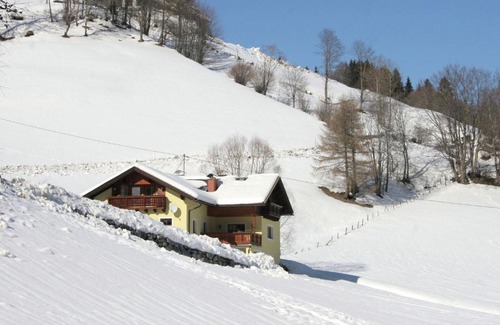 Rennweg am Katschberg Ski Chalet | Posh Villa in Rennweg am Katschberg with Wellness and Bar